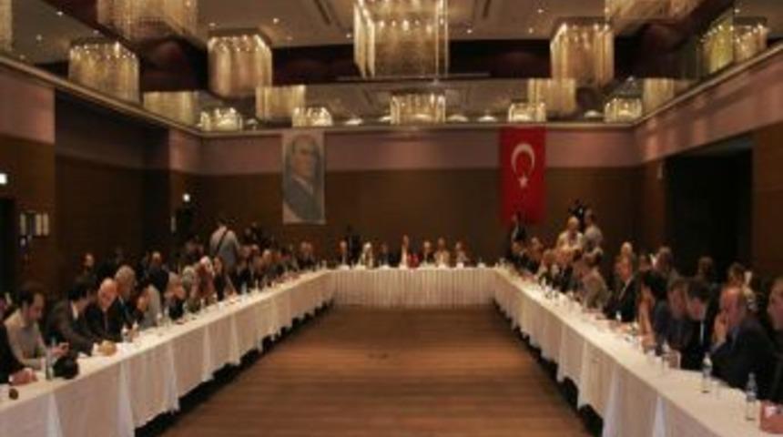 Akil İnsan G&uuml;ndoğdu: Şimdi &Ccedil;&ouml;zemezsek, Bizden Sonra Zor &Ccedil;&ouml;z&uuml;l&uuml;r