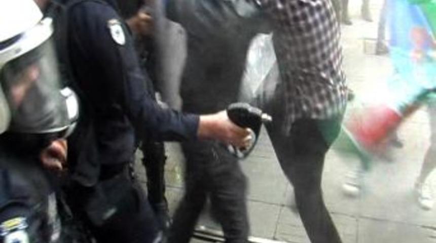 Korsan G&ouml;steri Yapan Gruba Polisten Biber Gazlı M&uuml;dahale