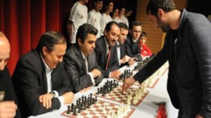 Satran&ccedil;ta &Ouml;d&uuml;ller Dağıtıldı