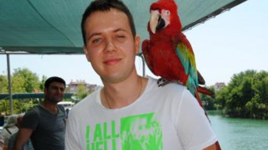 Ukraynalı &Ouml;ğrenci, Turist Bahşişleriyle T&uuml;rkiye'de Staj Yapıyor