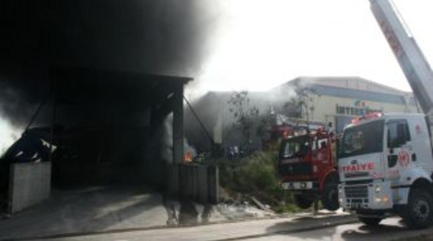 Adana OSB&rsquo;de Korkutan Yangın