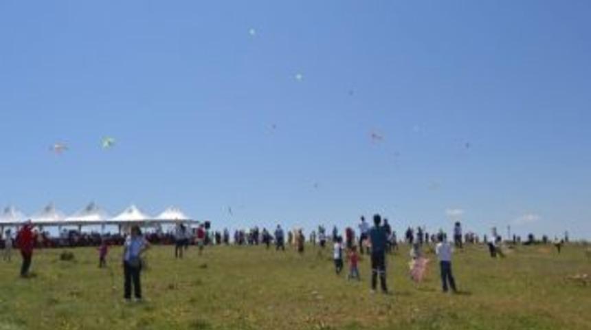 Bah&ccedil;eşehir Koleji &Ouml;ğrencileri U&ccedil;urtma Şenliğinde