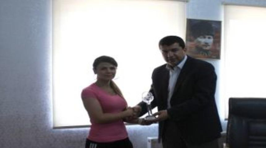 Tso Başkanı Geliş, Altın Madalya Sahibi Demiray&rsquo;a Başarı Plaketi Verdi