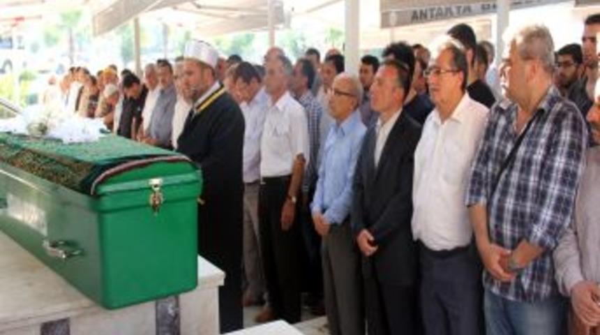 &Uuml;niversiteli Aslı, G&ouml;zyaşlarıyla Toprağa Verildi