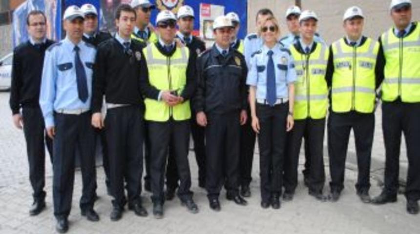 Hakkari Eminiyet M&uuml;d&uuml;rl&uuml;ğ&uuml;, 'Trafik Yaşam &Ccedil;adırı' Kurdu