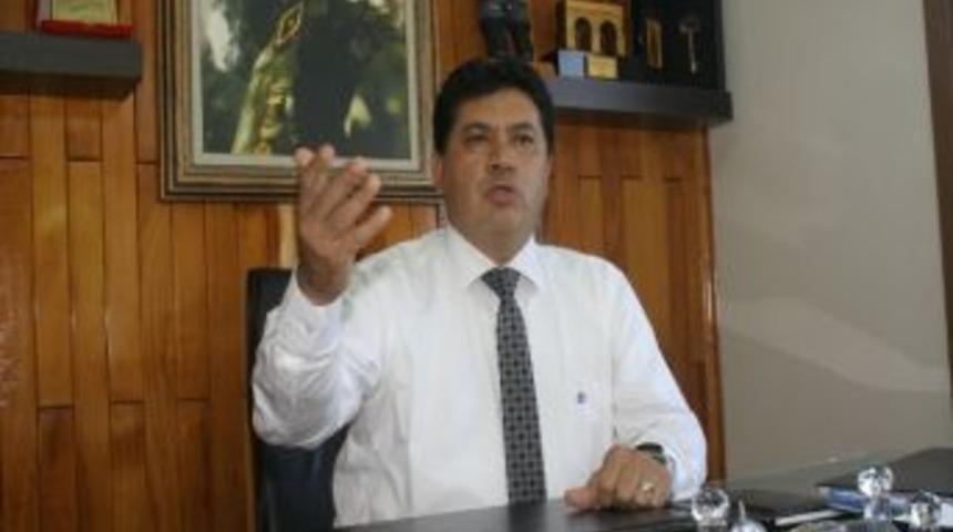 Başkan G&uuml;l&rsquo;den Babasına Su&ccedil;lama