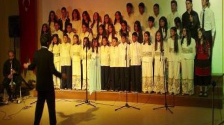 Barış Şarkılarını Polis Adayları I&ccedil;in Seslendirdiler