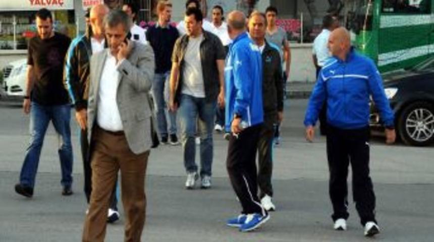 Bursaspor Tam Kadro Yazıcı'nın Tedavi G&ouml;rd&uuml;ğ&uuml; Hastaneye Geldi