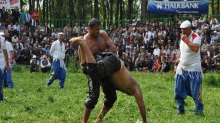 Ala&ccedil;am Geyikkoşan G&uuml;reşleri&rsquo;ni Şaban Yılmaz Kazandı