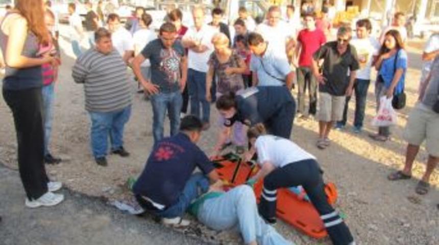 Yolcu Minib&uuml;s&uuml; Ile Kamyonet &Ccedil;arpıştı: 7 Yaralı