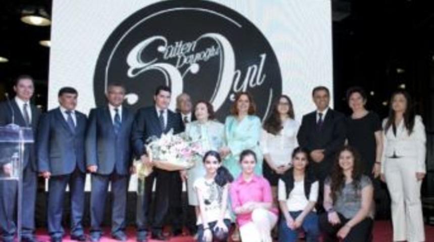 G&uuml;lten Dayıoğlu Yarım Asrı Geride Bıraktı