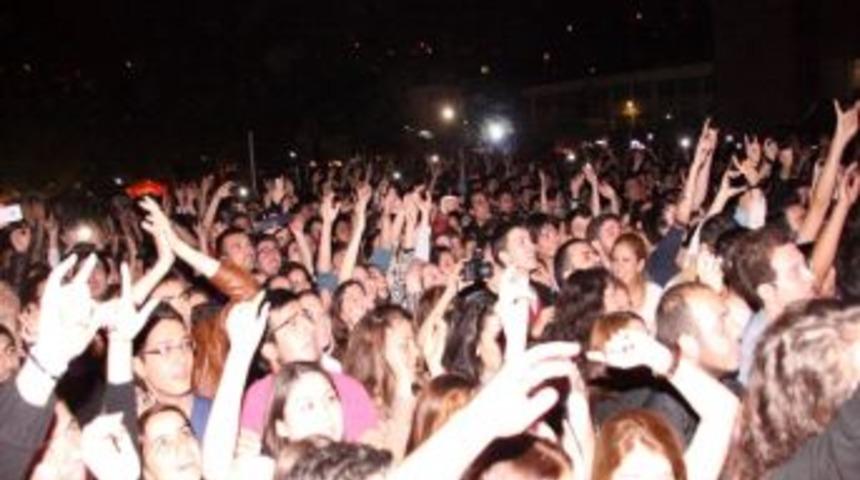 &Uuml;niversiteli &Ouml;ğrenciler Duman İle Coştu