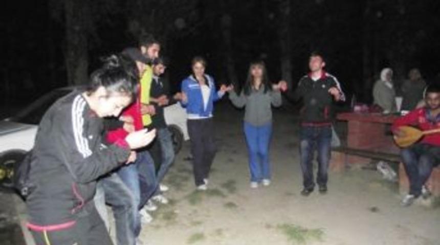 B&uuml;&rsquo;l&uuml; &Ouml;ğrencilerden &Ccedil;ağlayanda M&uuml;zik Keyfi