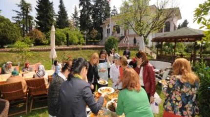 Hıdırellez Şenliğinde Yaşlılara Moral