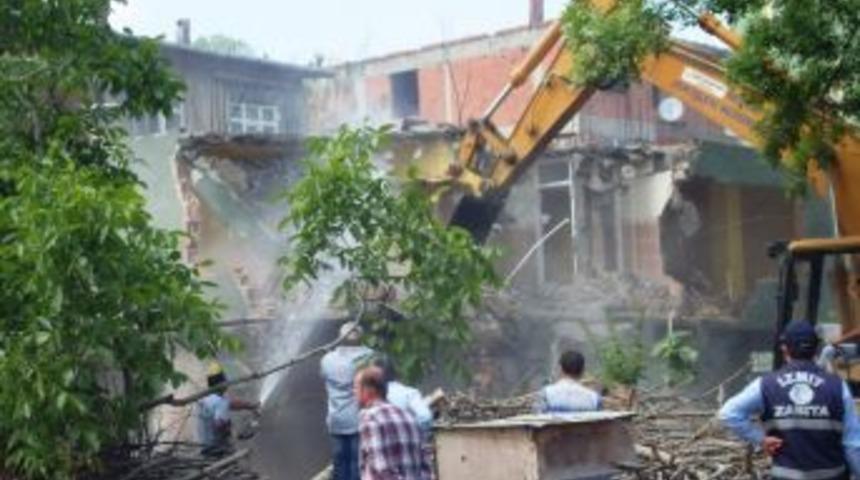 Belediye Ka&ccedil;ak Yapılara G&ouml;z A&ccedil;tırmıyor