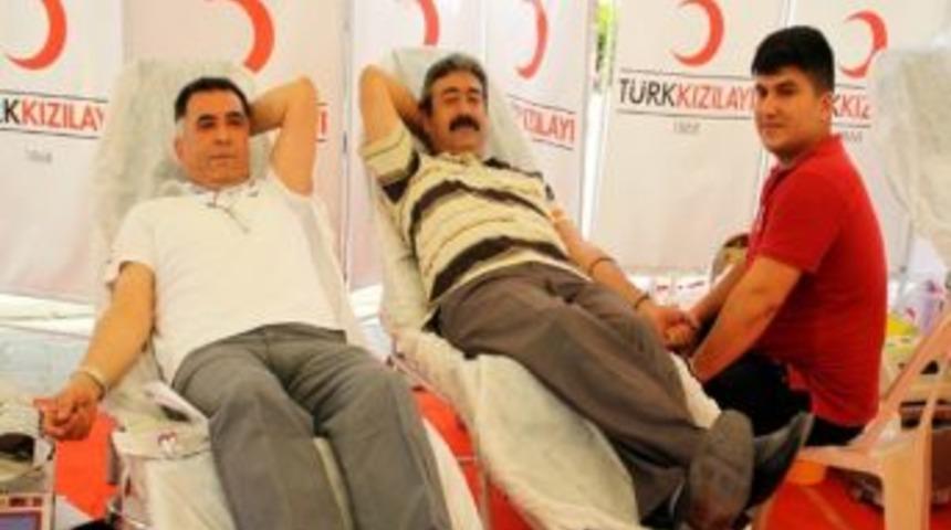 Erzin'den Kızılay'a 345 &Uuml;nite Kan