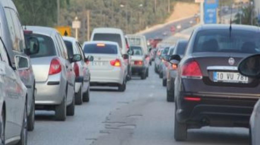 (&ouml;zel Haber) Mudanya Trafiği Vatandaşları &Ccedil;ileden &Ccedil;ıkarıyor