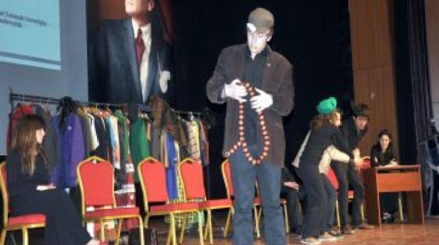 Polis, Dolandırıcılık Y&ouml;ntemlerini Tiyatroyla Anlatıyor