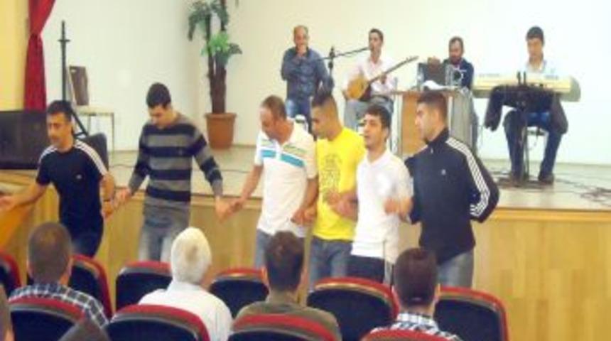 H&uuml;k&uuml;ml&uuml; Ve Tutuklular T&uuml;rk&uuml; Konseriyle Moral Depoladı