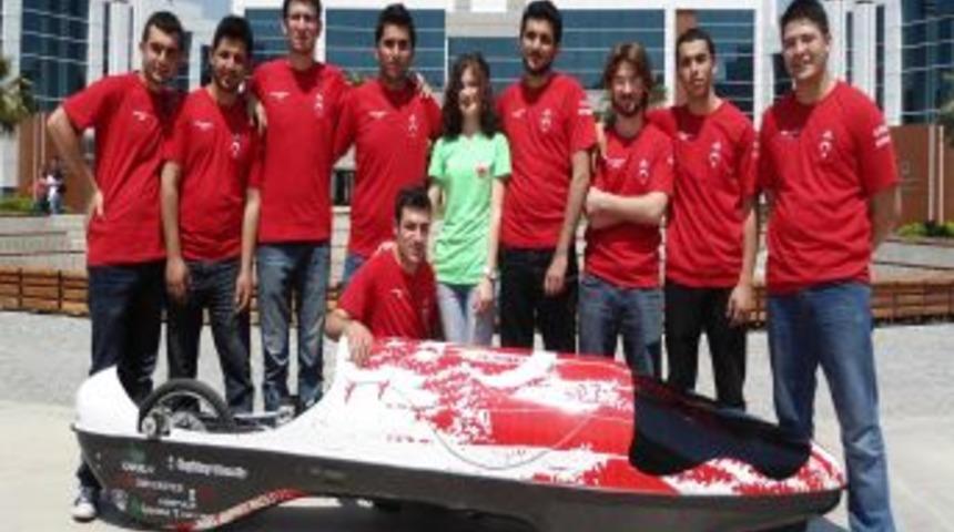 Gediz &Uuml;niversitesi &Ouml;ğrencileri, Hibrit Arabayla T&uuml;rkiye'yi Temsil Edecek