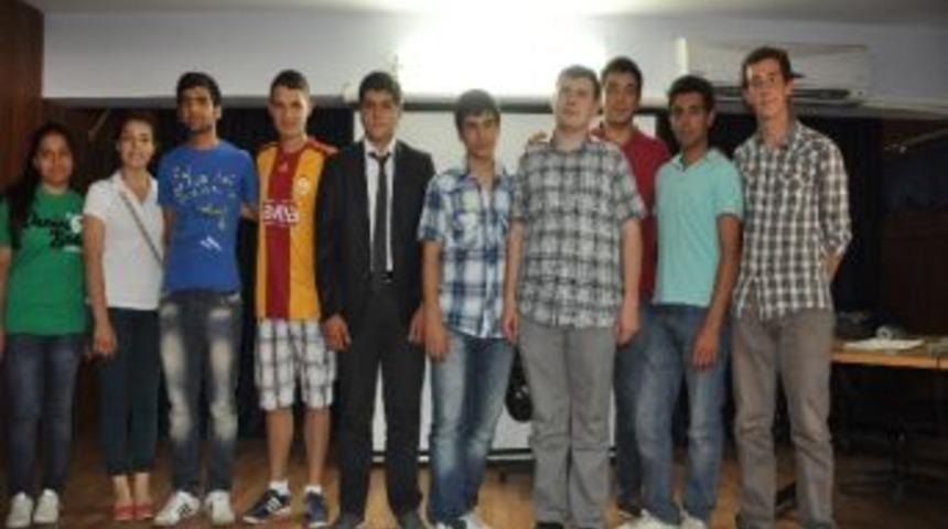 Torbalı &Ouml;ğrenci Meclisi'nde M&uuml;d&uuml;rlere Eleştiri