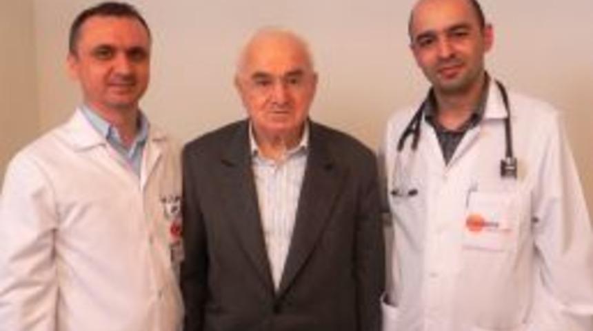 Antalya'da G&ouml;ğ&uuml;s Kafesi A&ccedil;ılmadan Kalp Kapak&ccedil;ığı Operasyonu Yapıldı