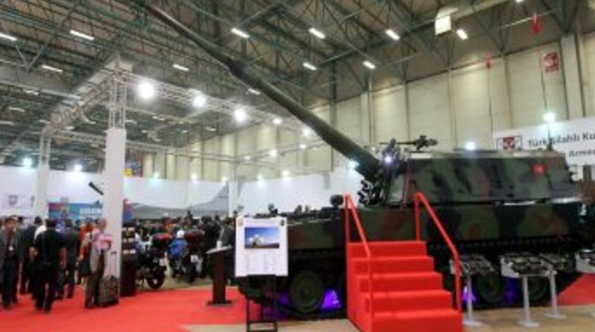 Savunma Sanayi IDEF'13'te G&ouml;r&uuml;c&uuml;ye &Ccedil;ıktı