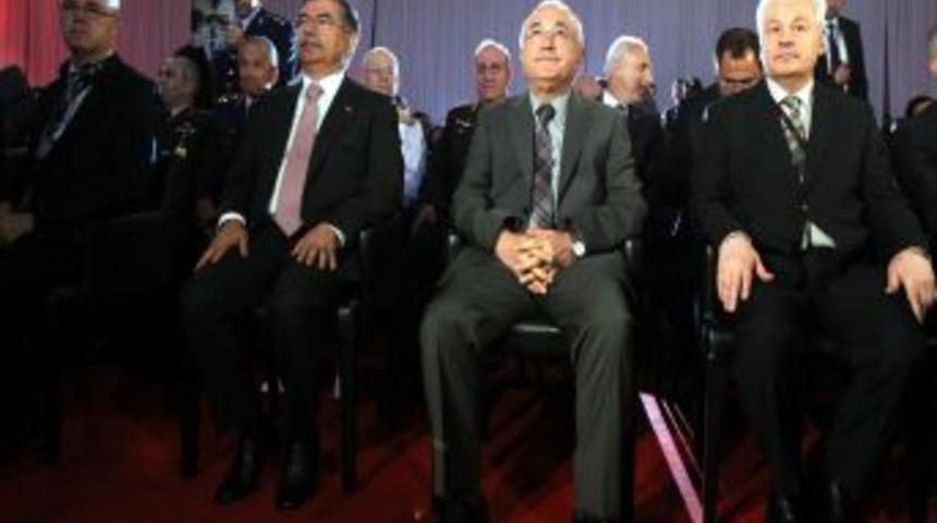 Cemil &Ccedil;i&ccedil;ek: Barışı Tesis Etmenin Yolu G&uuml;&ccedil;l&uuml; Savunma Sanayiidir