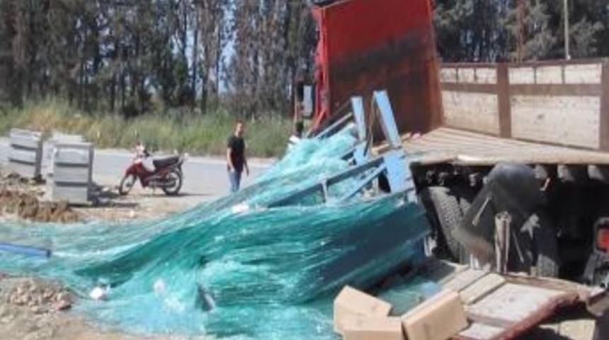 12 Ton Cam Tırın Kasasından Yola Sa&ccedil;ıldı...(&ouml;zel Haber)