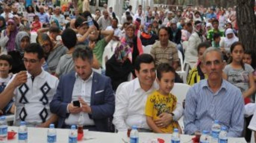 Başkan T&uuml;t&uuml;nc&uuml; &Ccedil;alışanların Bahar Şenliğinde