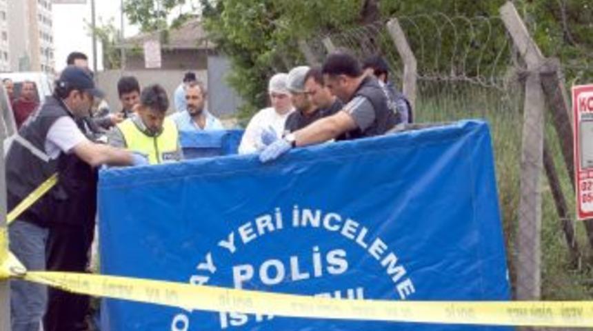 Yol Kenarında Erkek Cesedi Bulundu