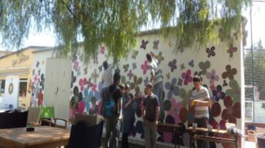 Meslek Lisesi &Ouml;ğrencileri Trafoyu Renklendirdi