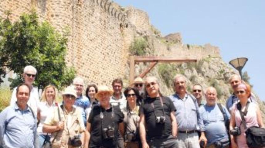 &Uuml;nl&uuml; Fotoğraf&ccedil;ılar, Kozan'da