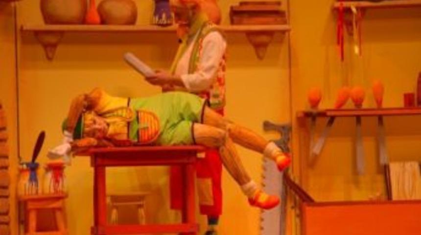 Mdob 'kuklacı' &Ccedil;ocuk Oyununu Son Kez Sahneledi