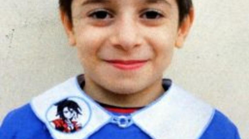 Topunu Almak İsterken Arabanın Altında Kaldı