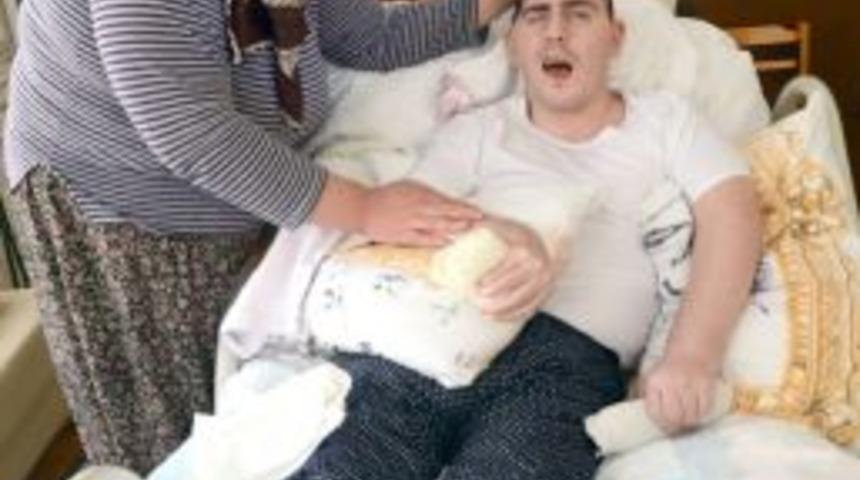 Tedaviye Olumlu Cevap Veren Fel&ccedil;li Rus Genci G&uuml;lmeye Ve Anne Demeye Başladı