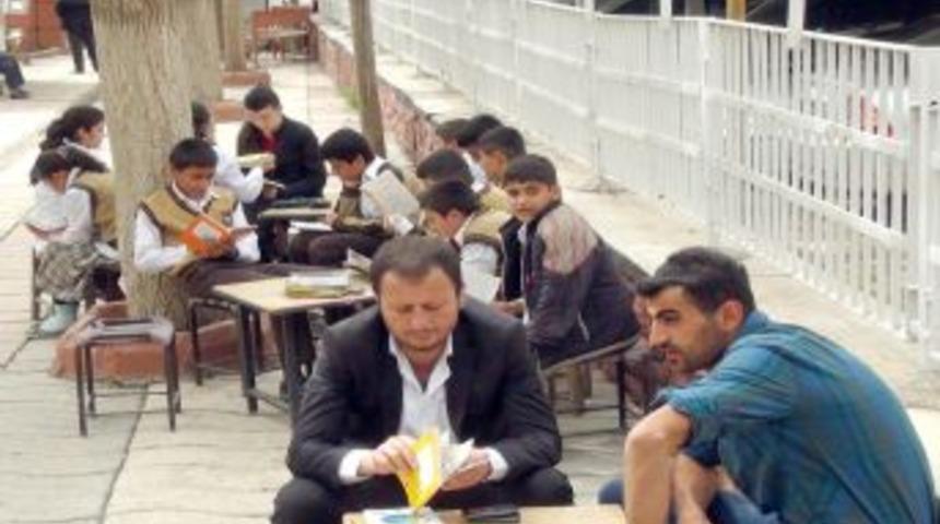 Silopili &Ouml;ğrencilerden 'TV&rsquo;yi Kapat Kitap A&ccedil;' Kampanyası