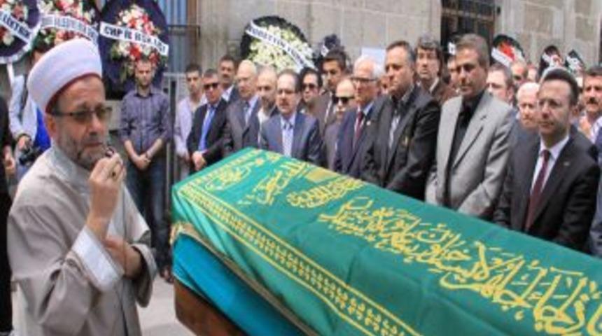 Gazeteci Baba, Oğlunu Son Yolculuğuna Uğurladı