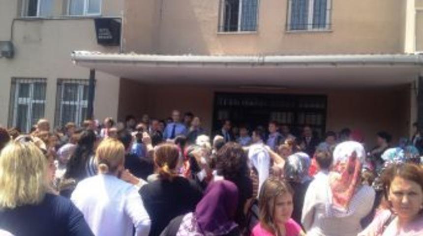 Öğrencilerden Okul Eylemi