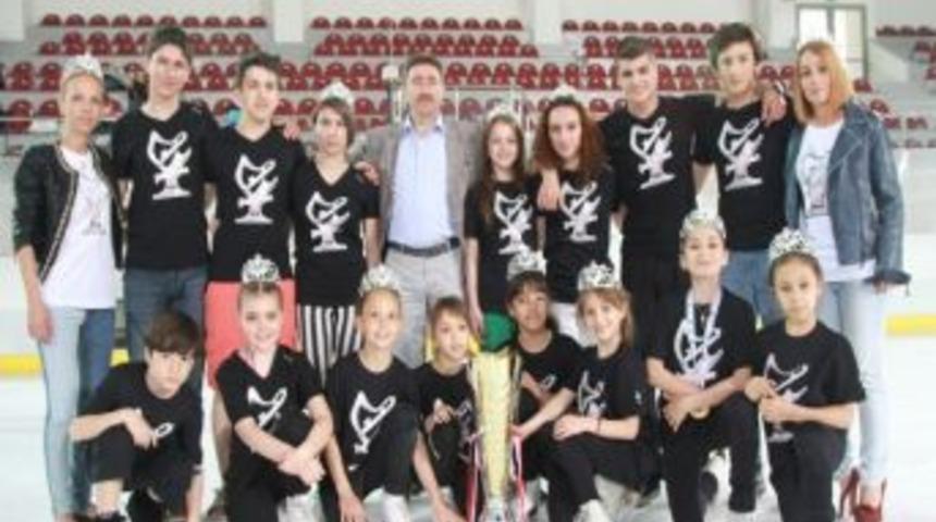 Kağıtsporlu Buz Patencilerin B&uuml;y&uuml;k Başarısı