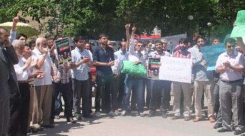 Şarkıcı Duman Grubuna Tepki