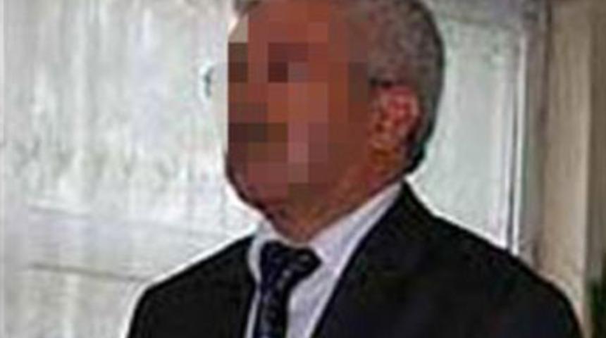 Boş sınıfta kız &ouml;ğrencilere taciz