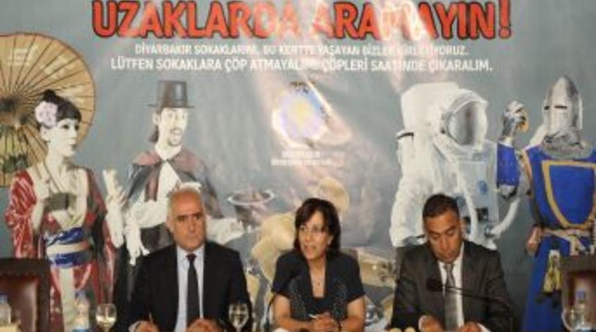 Büyükşehir Belediyesi, Astronot Ve Şövalye Ile Çöpe Savaş Açtı