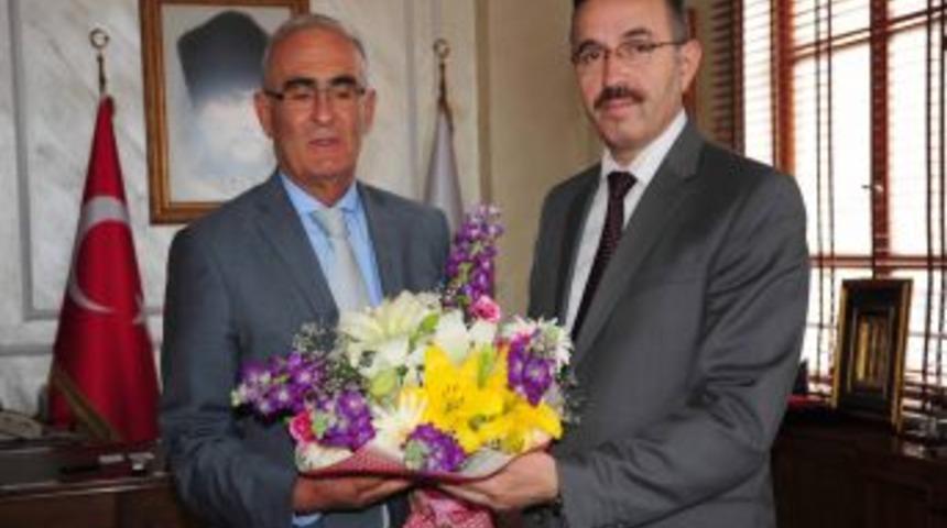 Vakıflar B&ouml;lge M&uuml;d&uuml;r&uuml; Aktaş, Belediye Başkanı Yılmaz&rsquo;ı Ziyaret Etti