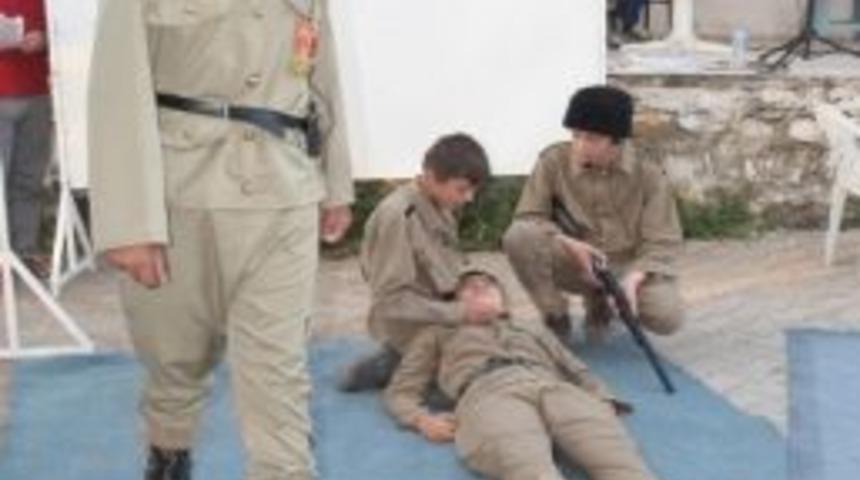 &Ccedil;anakkale Destanı Ayvalık&rsquo;ta Canlandırıldı