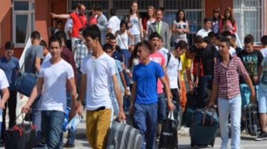 S&ouml;keli Gen&ccedil; Turizmcilerin Gurbet Yolculuğu Başladı