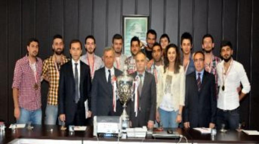 Om&uuml; Voleybol Takımı T&uuml;rkiye Şampiyonu