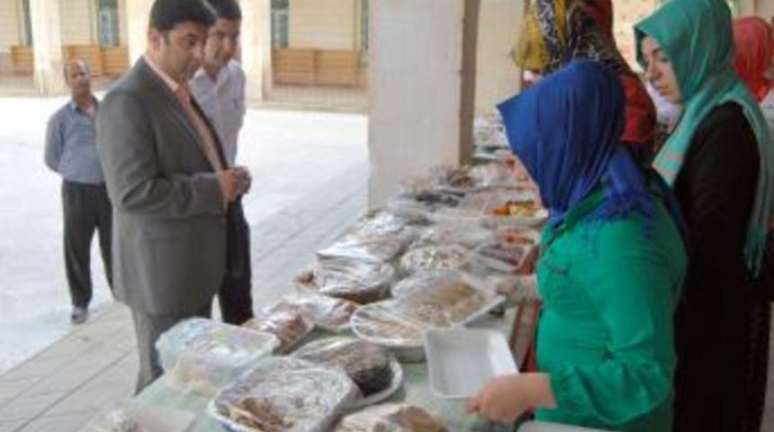Suru&ccedil;lu Kadınlardan Fakir &Ouml;ğrenciler Yararına Kermes