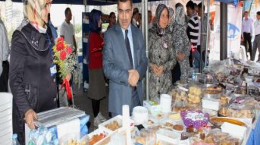 Hayırsever Bayanlardan Kimse Yok Mu Derneği Yararına Kermes