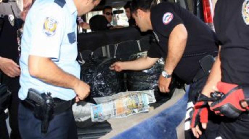 Okul &Ouml;n&uuml;nde Uyuşturucuyla Yakalandı, Gazetecilere Saldırdı